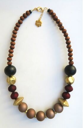 Chocolate beaded short necklace CN19106